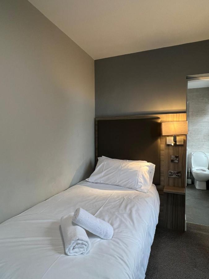 St Andrews Town Hotel ドロイトウィッチ エクステリア 写真
