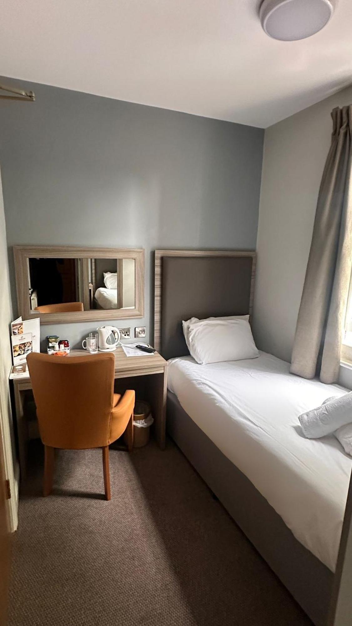 St Andrews Town Hotel ドロイトウィッチ エクステリア 写真