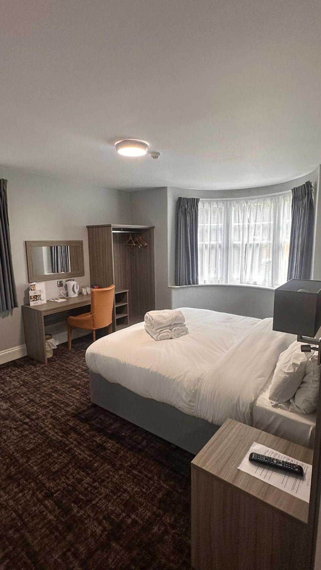 St Andrews Town Hotel ドロイトウィッチ エクステリア 写真