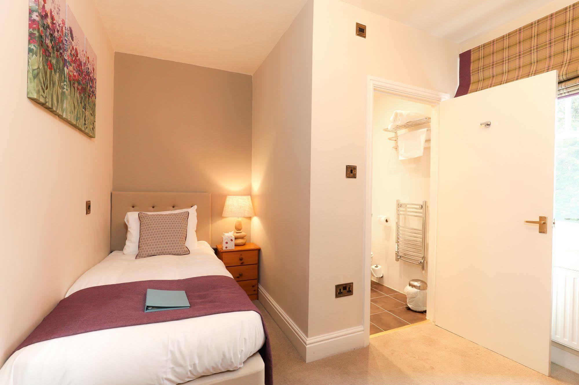 St Andrews Town Hotel ドロイトウィッチ エクステリア 写真